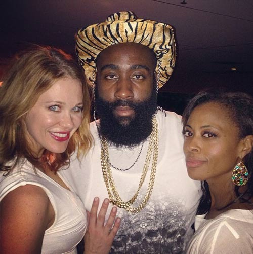 轰32+10+7！詹姆斯就是领袖，艾顿赛后摊牌了，东契奇也说出优点